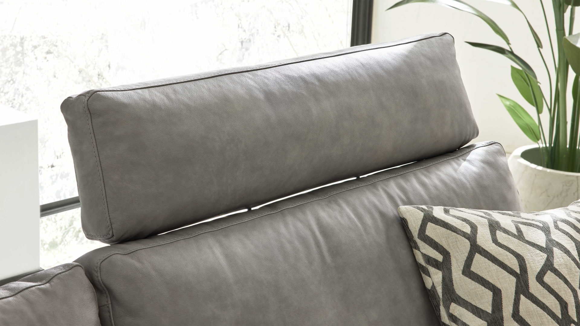 Wohnland Breitwieser , Möbel A-Z, Sofa + Couch, Einzelsofas, Interliving,  Interliving Sofa Serie 4004 - Kopfstütze U70K, hellgraues LongLife-Leder  Z69-22 - Breite ca. 60 cm